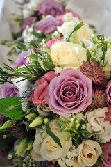 CHOOSING TIMELESS WEDDING FLOWERS